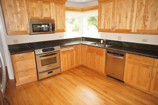 906 North Path, Wheaton, IL 60187 photo 2