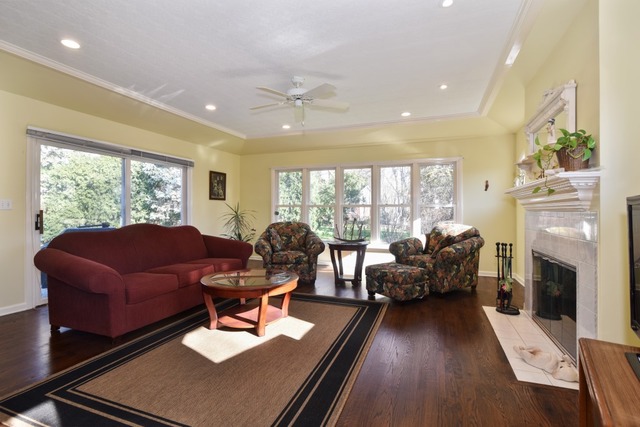 2410 Covert Rd, Glenview, IL 60025 photo 4