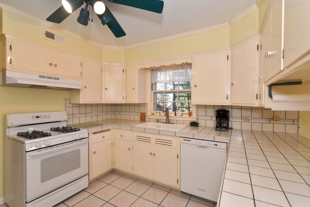 2410 Covert Rd, Glenview, IL 60025 photo 7