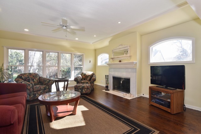2410 Covert Rd, Glenview, IL 60025 photo 5