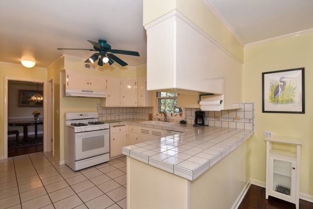2410 Covert Rd, Glenview, IL 60025 photo 6