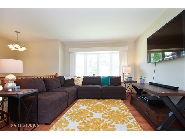 4403 Linden Ln, Rolling Meadows, IL 60008 photo 2