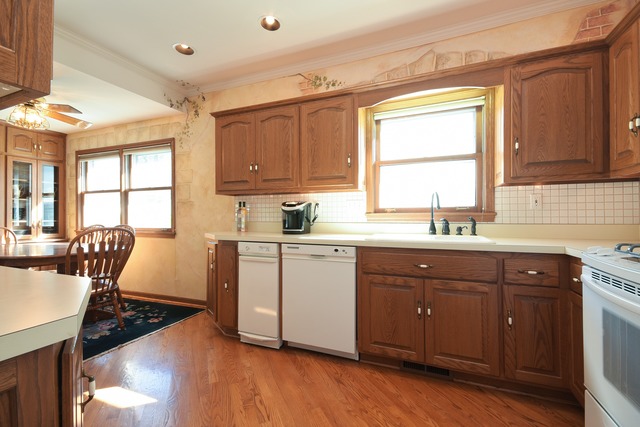 18333 School St, Lansing, IL 60438 photo 6