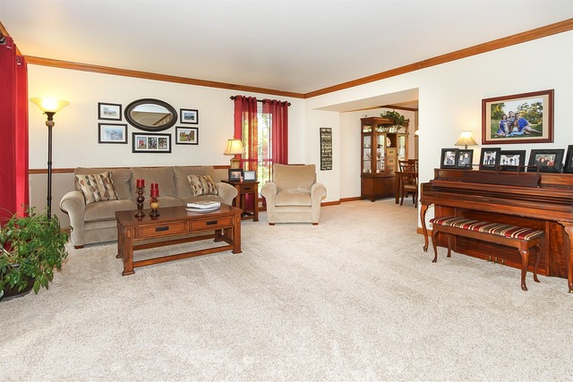 2019 Clematis Dr, Algonquin, IL 60102 photo 3