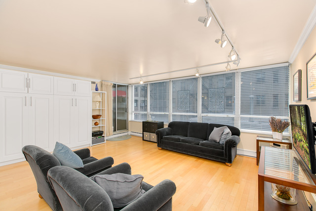 201 E Chestnut St #3D, Chicago, IL 60611 photo 2