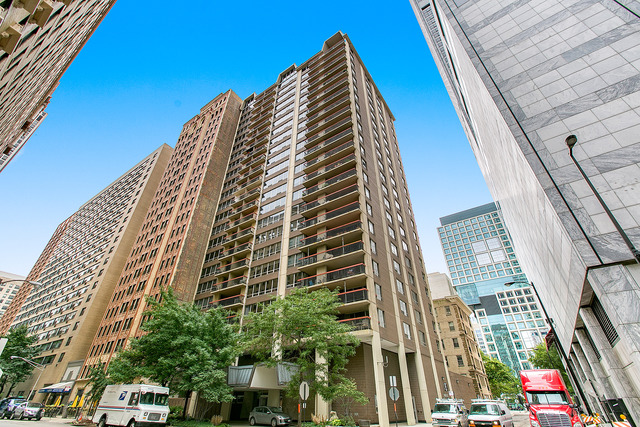 201 E Chestnut St #3D, Chicago, IL 60611 photo 1