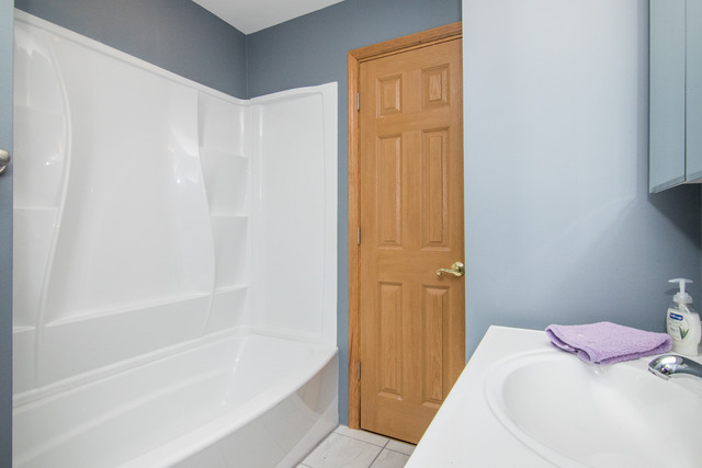 2307 Kingfisher Ln, Rolling Meadows, IL 60008 photo 11