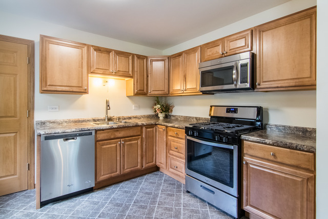 2307 Kingfisher Ln, Rolling Meadows, IL 60008 photo 3