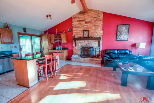 908 Fortress Dr, Mchenry, IL 60050 photo 4