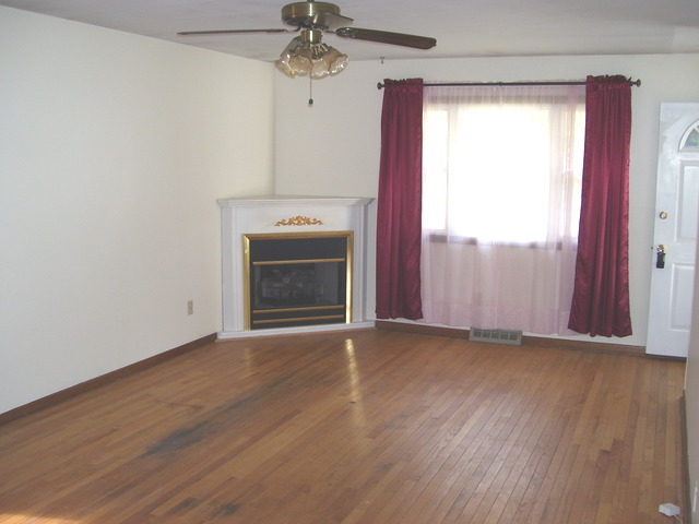 930 E Lake St, Aurora, IL 60506 photo 2