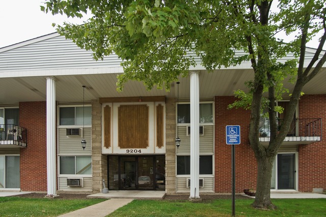 9204 Bumble Bee Dr #2F, Des Plaines, IL 60016 photo 1