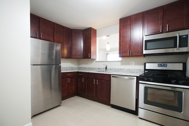 9204 Bumble Bee Dr #2F, Des Plaines, IL 60016 photo 2