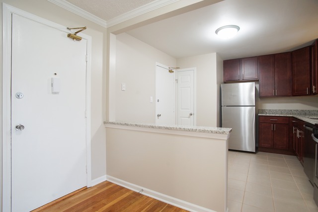 9204 Bumble Bee Dr #2F, Des Plaines, IL 60016 photo 4