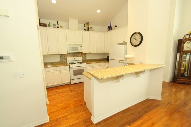 274 Broadmoor Ln, Bartlett, IL 60103 photo 6