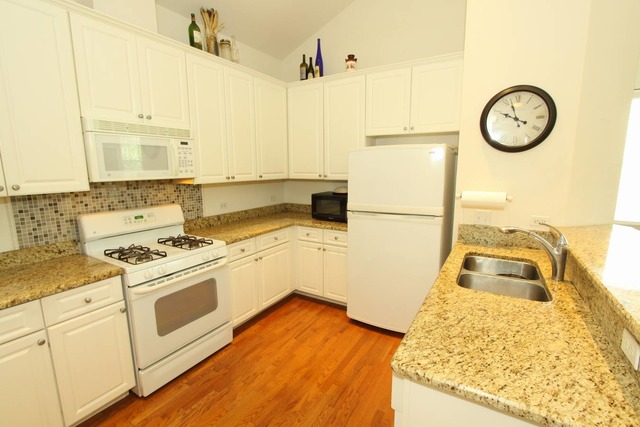 274 Broadmoor Ln, Bartlett, IL 60103 photo 7