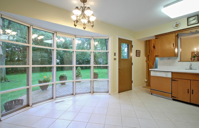 3709 Maple Leaf Dr, Glenview, IL 60026 photo 8