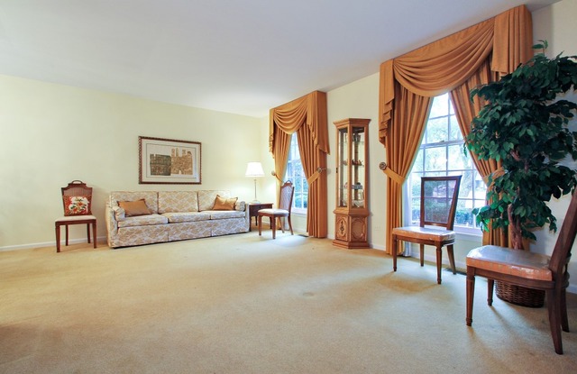 3709 Maple Leaf Dr, Glenview, IL 60026 photo 3