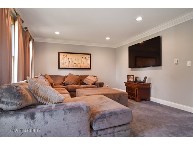 1340 Northgate Dr, Bartlett, IL 60103 photo 3
