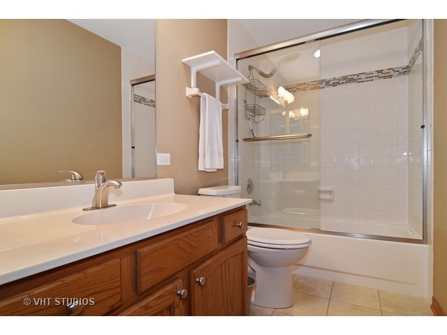 1340 Northgate Dr, Bartlett, IL 60103 photo 12