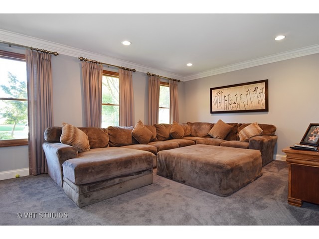1340 Northgate Dr, Bartlett, IL 60103 photo 2