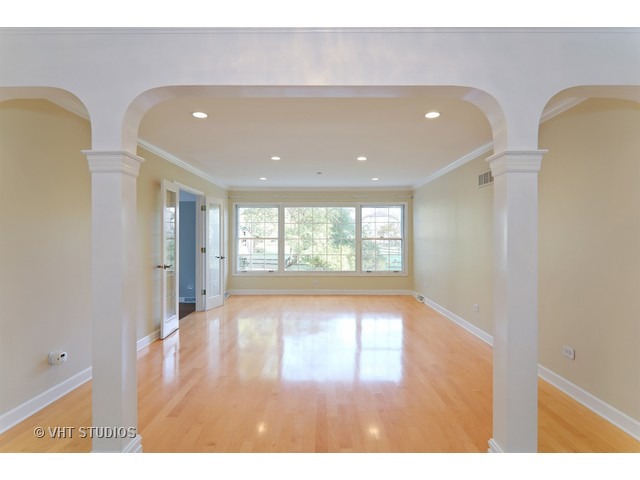 1007 Thunderbird Ln, Naperville, IL 60563 photo 3