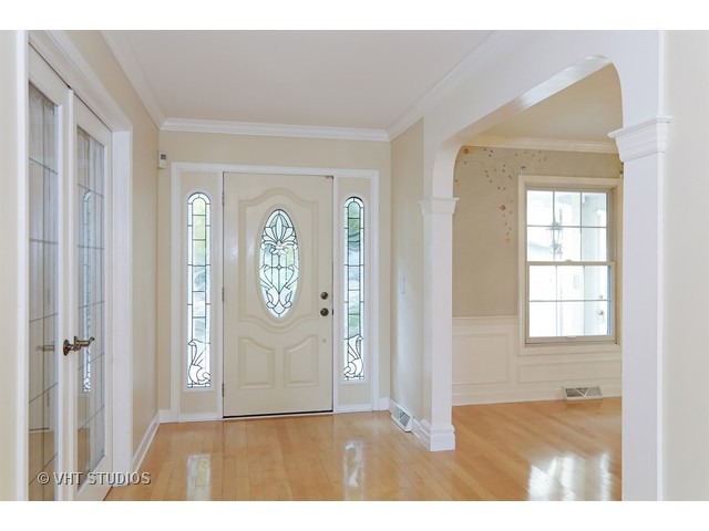 1007 Thunderbird Ln, Naperville, IL 60563 photo 2