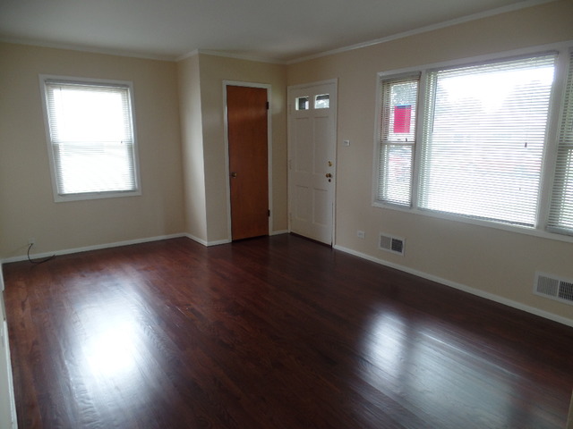 4600 Cracow Ave, Lyons, IL 60534 photo 2