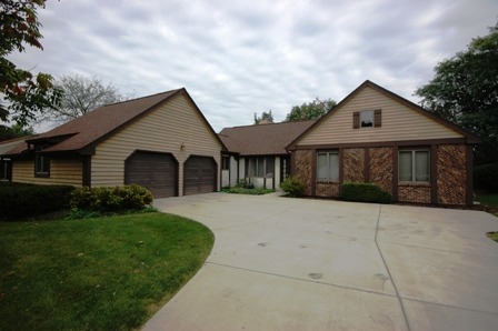225 Old Forge Rd, Elgin, IL 60123 photo 3