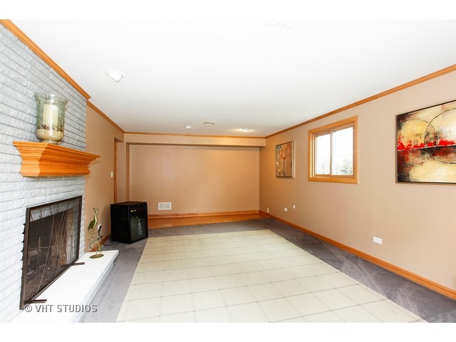 873 Willow Ln, Willowbrook, IL 60527 photo 11