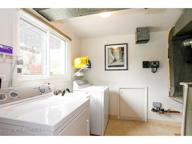 873 Willow Ln, Willowbrook, IL 60527 photo 20