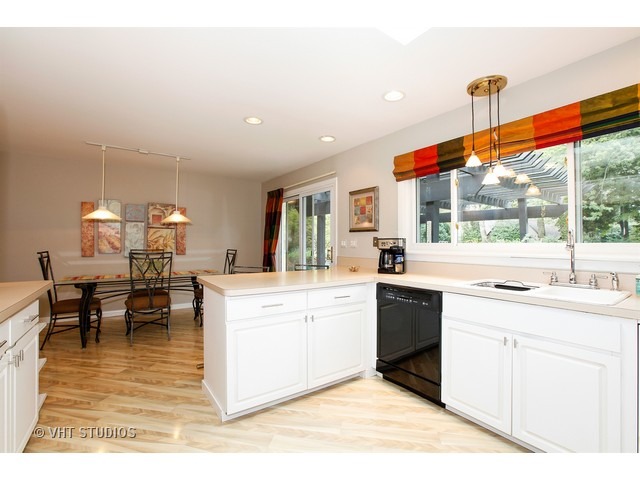 873 Willow Ln, Willowbrook, IL 60527 photo 6
