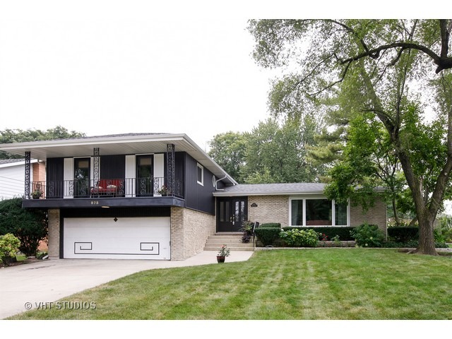873 Willow Ln, Willowbrook, IL 60527 photo 1