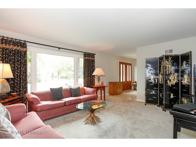 873 Willow Ln, Willowbrook, IL 60527 photo 4
