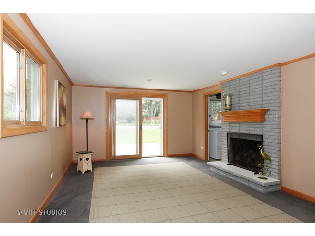 873 Willow Ln, Willowbrook, IL 60527 photo 10