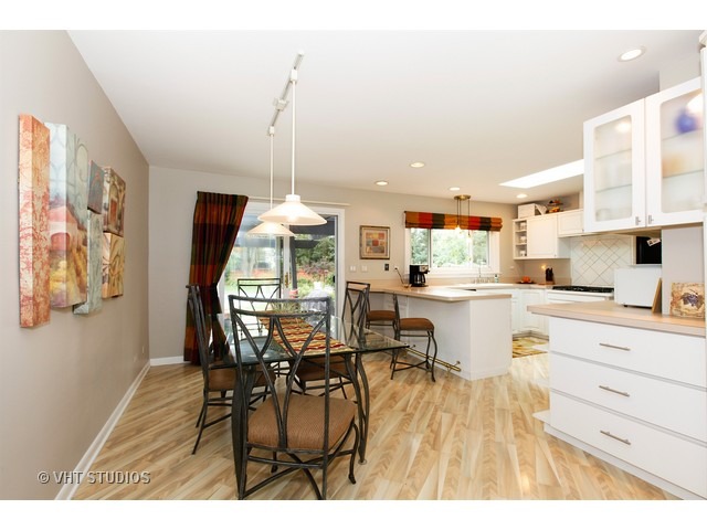 873 Willow Ln, Willowbrook, IL 60527 photo 9