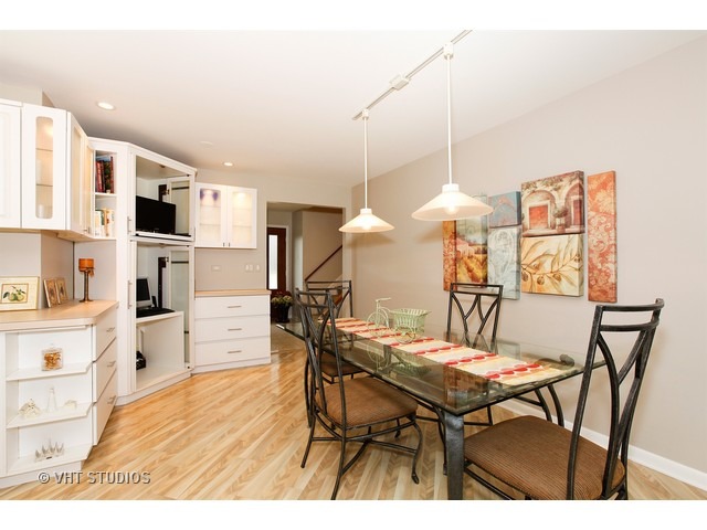 873 Willow Ln, Willowbrook, IL 60527 photo 8