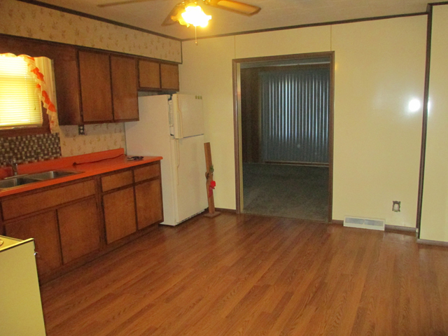 133 E 2nd St, Oglesby, IL 61348 photo 5