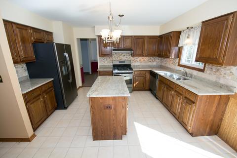 295 Brittany Trl, Elgin, IL 60120 photo 5
