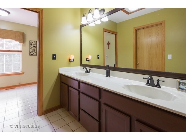 16111 Chablis Ln, Plainfield, IL 60586 photo 9