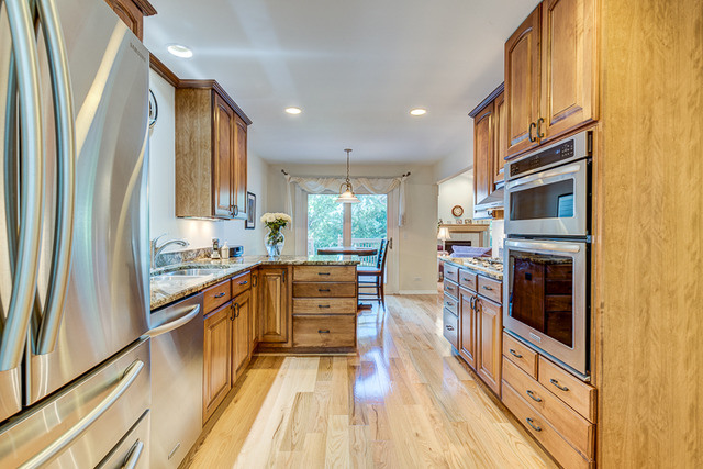 1304 Dancing Bear Ln, Elgin, IL 60120 photo 4