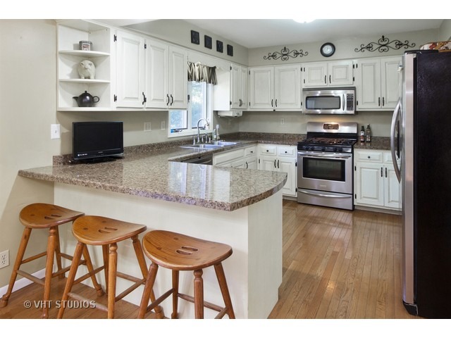 302 San Carlos Rd, Minooka, IL 60447 photo 4