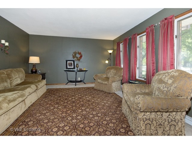 302 San Carlos Rd, Minooka, IL 60447 photo 2