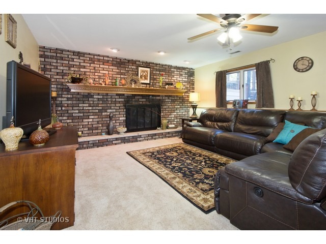 302 San Carlos Rd, Minooka, IL 60447 photo 7
