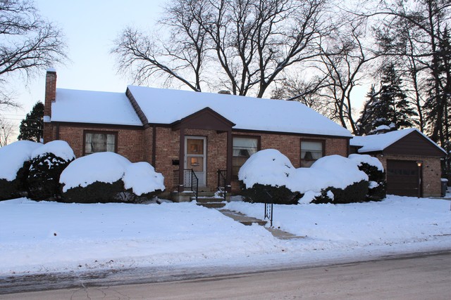 903 Carr St, Elgin, IL 60123 photo 1