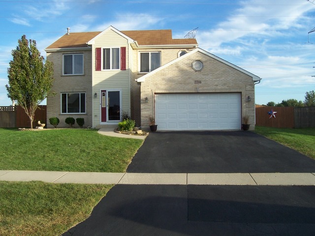 2206 Red Hawk Dr, Plainfield, IL 60586 photo 1