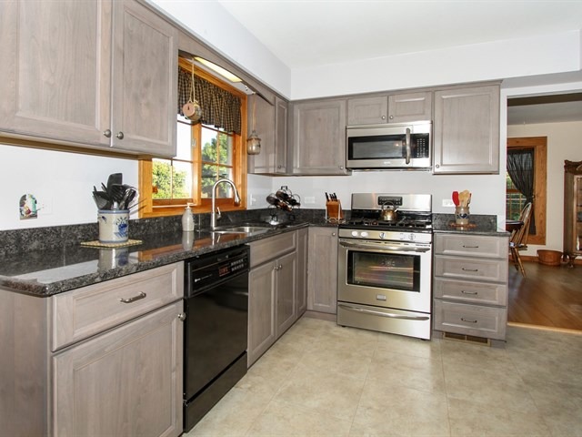 8 N700 Stevens Rd, Elgin, IL 60124 photo 7