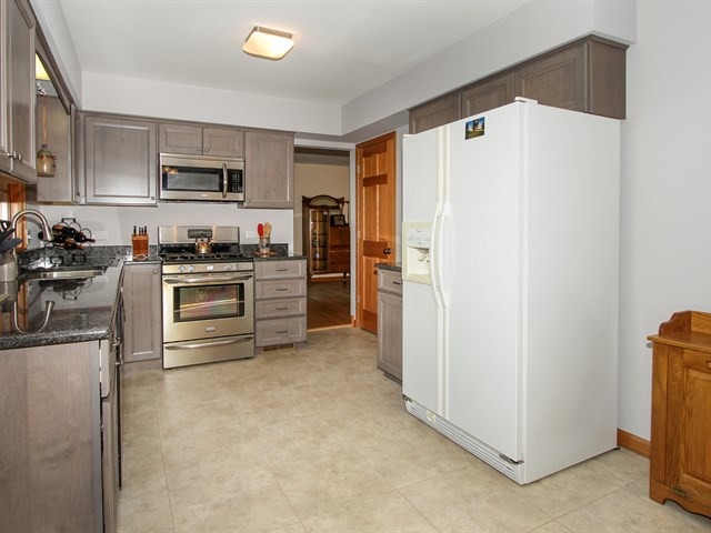 8 N700 Stevens Rd, Elgin, IL 60124 photo 8