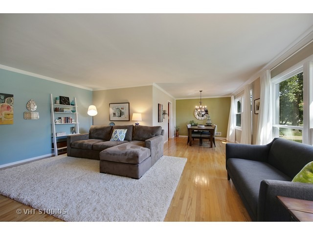 908 Crest St, Wheaton, IL 60189 photo 6