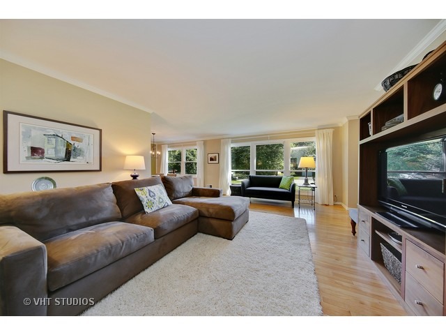 908 Crest St, Wheaton, IL 60189 photo 4