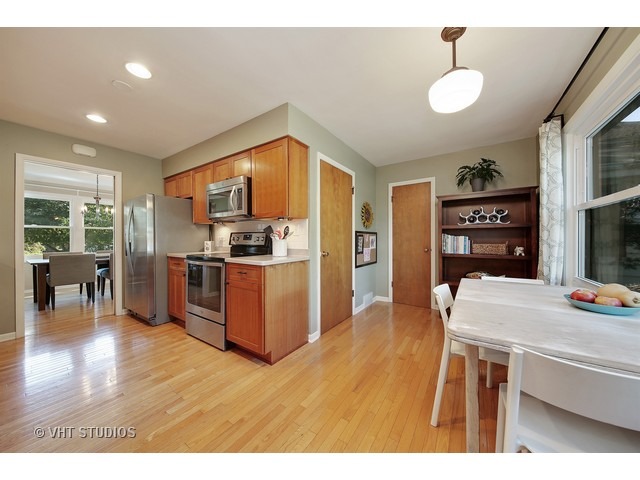 908 Crest St, Wheaton, IL 60189 photo 9